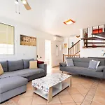 Carolina Villa *